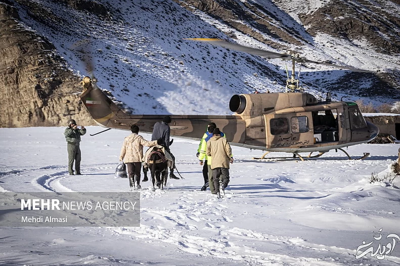 (تصاویر) عملیات نجات چوپانان از دل کوه&zwnj;های برفی زنجان